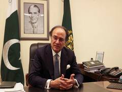 
      
      Pakistan to draw foreign investment, seek loan rollovers
      
      
