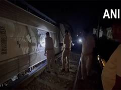 
      
      UP: 7 coaches of goods train derail between Ghaziabad-Moradbad section
      
      