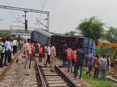 
      
      Three coaches of goods train derailed on Alwar-Mathura track
      
      