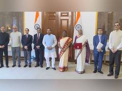 
      
      Finance Minister meets President ahead of presentation of Budget
      
      