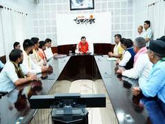 
      
      Priests of Dhams meet Uttarakhand CM Dhami
      
      