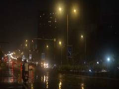 
      
      Mumbai: IMD issues warning of heavy rain; local trains delayed by
      
      