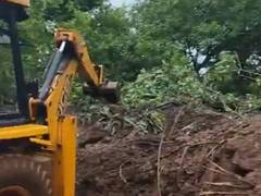 
      
      Traffic stalled at Tamhini Ghat in Raigad-Pune route 
      
      