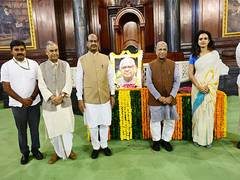 
      
      Leaders pay tribute to former LS Speaker Somnath Chatterjee 
      
      