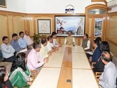 
      
      Himachal Pradesh Administrative Services Officers call on CM 
      
      