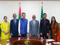 
      
      Indian envoy Munu Mahawar pays courtesy call on Maldivian Speaker
      
      