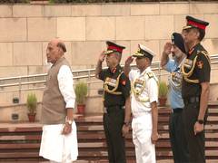 
      
      Kargil Vijay Diwas: Rajnath Singh pays tribute to soldiers
      
      