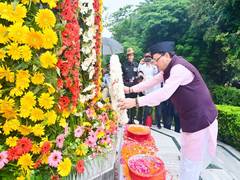 
      
      Uttarakhand CM Dhami pays tribute to Kargil martyrs
      
      
