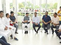 
      
      MP CM Mohan Yadav meets family members of BJP leader Prabhat Jha
      
      