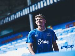 
      
      Lindstrom moves to Everton
      
      