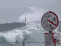
      
      8 dead as Typhoon Gaemi hits Taiwan
      
      