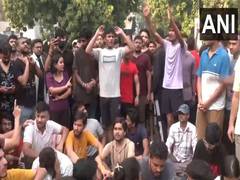 
      
      Delhi: Students protest against MCD over death of three
      
      