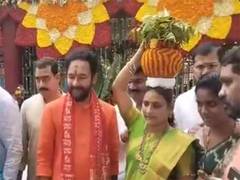 
      
      Hyderabad: Kishan Reddy offers prayers at Mahakali temple
      
      