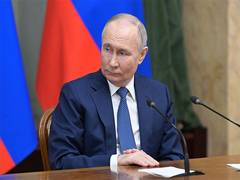 
      
      Putin warns US of Cold War-style missile crisis 
      
      