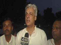 
      
      Congress leaders meet in Delhi discussing party's issues in WB
      
      