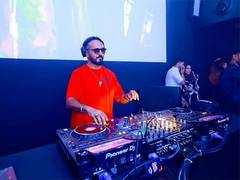 
      
      Nikhil Chinapa takes Gurgaon by Storm with Performance at Iluzn
      
      