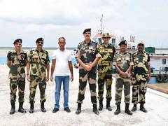 
      
      IG BSF South Bengal Frontier visits Indo-Bangladesh border in WB
      
      