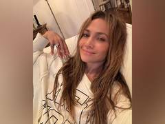 
      
      Jennifer Lopez drops a casual selfie
      
      
