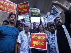 
      
      Shia Muslims in Lucknow protest against sectarian violence in Pak
      
      