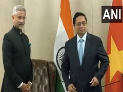
      
      EAM Jaishankar calls on Vietnam PM Pham Minh Chinh
      
      