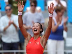 
      
      Paris Olympics: China's Qinwen Zheng defeats Iga Swiatek
      
      