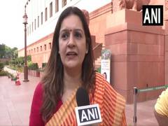 
      
      INDIA bloc leaders call Ashwini Vaishnaw 