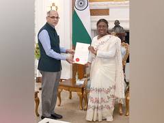 
      
      Ambassador-designate of India to US Kwatra calls on President
      
      
