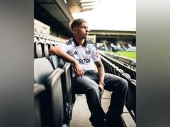 
      
      Fulham sign Emile Smith Rowe from Arsenal on five-year contract
      
      