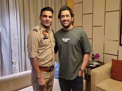 
      
      2007 T20 World Cup hero Joginder Sharma meets MS Dhoni
      
      
