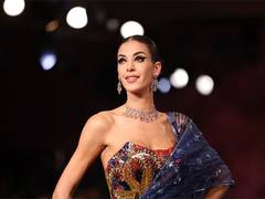 
      
      Tanishq illuminates the Grand Finale of India Couture Week 2024 
      
      