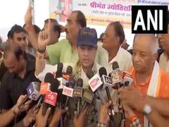 
      
      Scindia congratulates Karsevaks for restoring Morar Nala as river
      
      