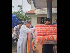 
      
      We have brought soft and spongy bedrolls for homeless: Tharoor 
      
      