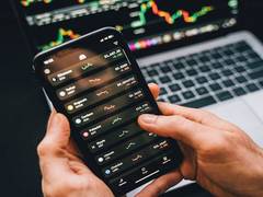 
      
      Japanese stock markets decline amid Bank of Japan's rate hike
      
      