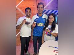 
      
      Sharath Kamal tries his hand at painting with Bihar’s Artkala
      
      