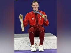 
      
      Paris Olympics: Axelsen retains men's singles badminton title
      
      
