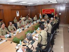 
      
      DG BSF visits Indo-Bangladesh border in Sunderbans 
      
      