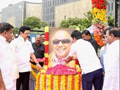 
      
      Tamil Nadu CM pays tribute to M. Karunanidhi on death anniversary
      
      