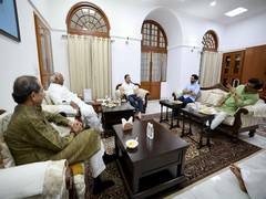 
      
      Uddhav Thackeray meets Congress top leaders in Delhi for upcoming
      
      