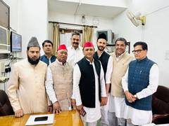 
      
      “Waqf Board Bahana Hai, Zameen Bechna...