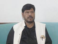 
      
      Union Minister Ramdas Athawale meets LG Manoj Sinha in Srinagar
      
      