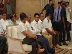 
      
      Gavaskar, Kapil Dev, Jay Shah attend prayer meet for Gaekwad
      
      