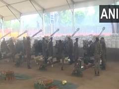 
      
      Indian Army personnel rehearse 21 Gun salute at Red Fort 
      
      