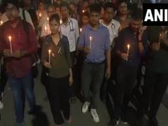 
      
      Kolkata: Students hold candle march after jr doctor found dead
      
      