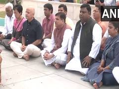 
      
      Manish Sisodia visits Raj Ghat after release from jail
      
      