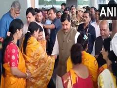 
      
      MP: Women tie Rakhi to CM Mohan Yadav at Gwalior Airport
      
      