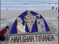 
      
      Sand sculpture on PM with Har Ghar Tiranga message at Puri beach
      
      