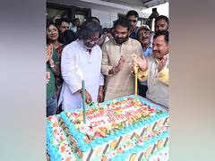 
      
      Jharkhand CM celebrates his 49th birthday with party workers
      
      