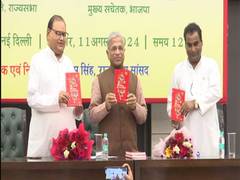 
      
      'This book consists of 75 revolutionaries and their stories