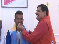 
      
      MP CM Mohan Yadav felicitates hockey midfielder Vivek Sagar
      
      