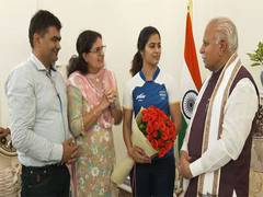 
      
      Former Haryana CM Khattar felicitates shooter Manu Bhaker
      
      